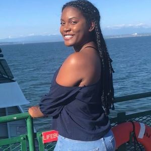 Meet your Posher, Kayla